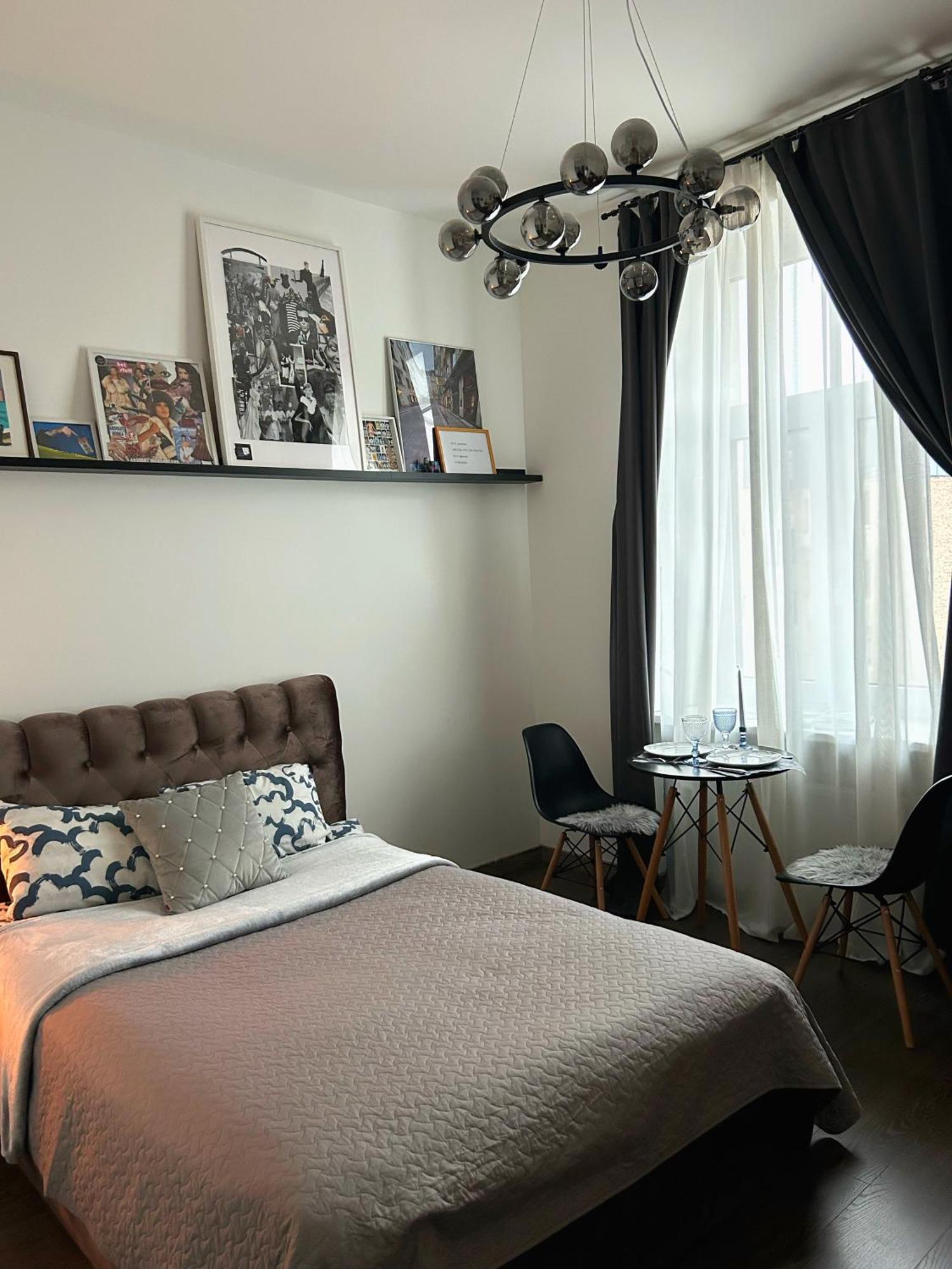 Bonnie & Clyde'S Hideout Apartment Riga Bagian luar foto